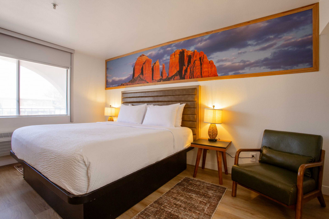 1 King Bed Accessible Room