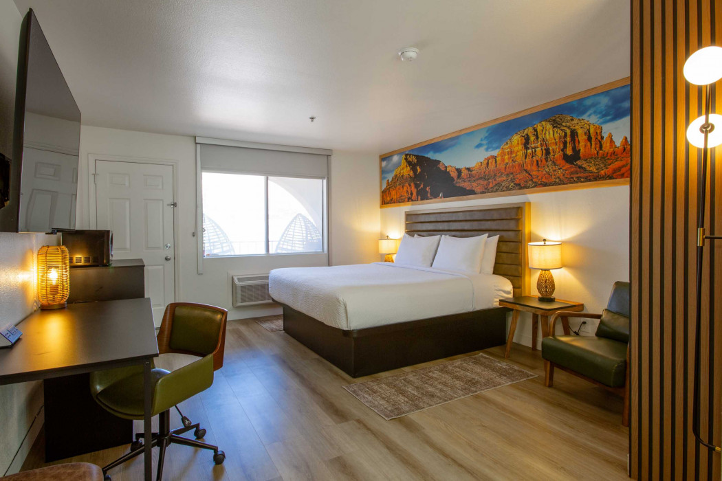 Deluxe King Room Mountain View