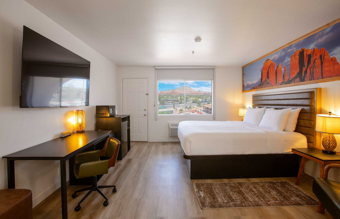Deluxe King Room Mountain View