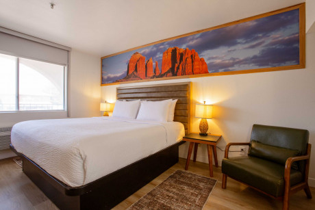 1 King Bed Accessible Room